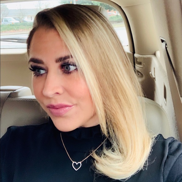 A bit about me & my closet! 💎👜👛 - Picture 4 of 4